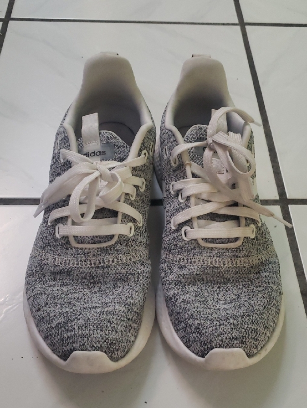 Like new "adidas" cloudfoam gray knit sneakers, white soles
